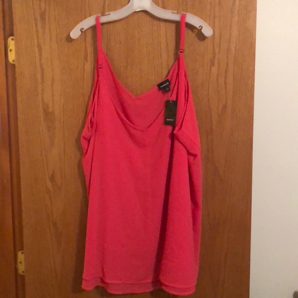 NWT torrid tank curved hem